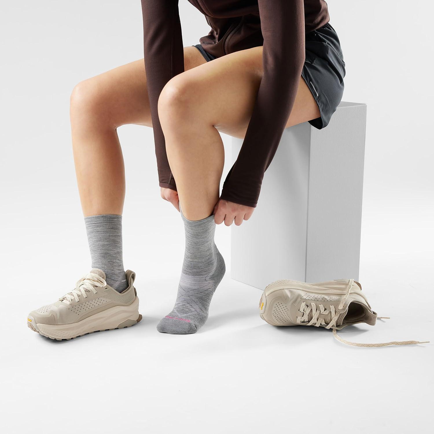 image:imageSmartwool Womens Run Cold Weather Targeted Cushion Crew SocksLight GrayWhite