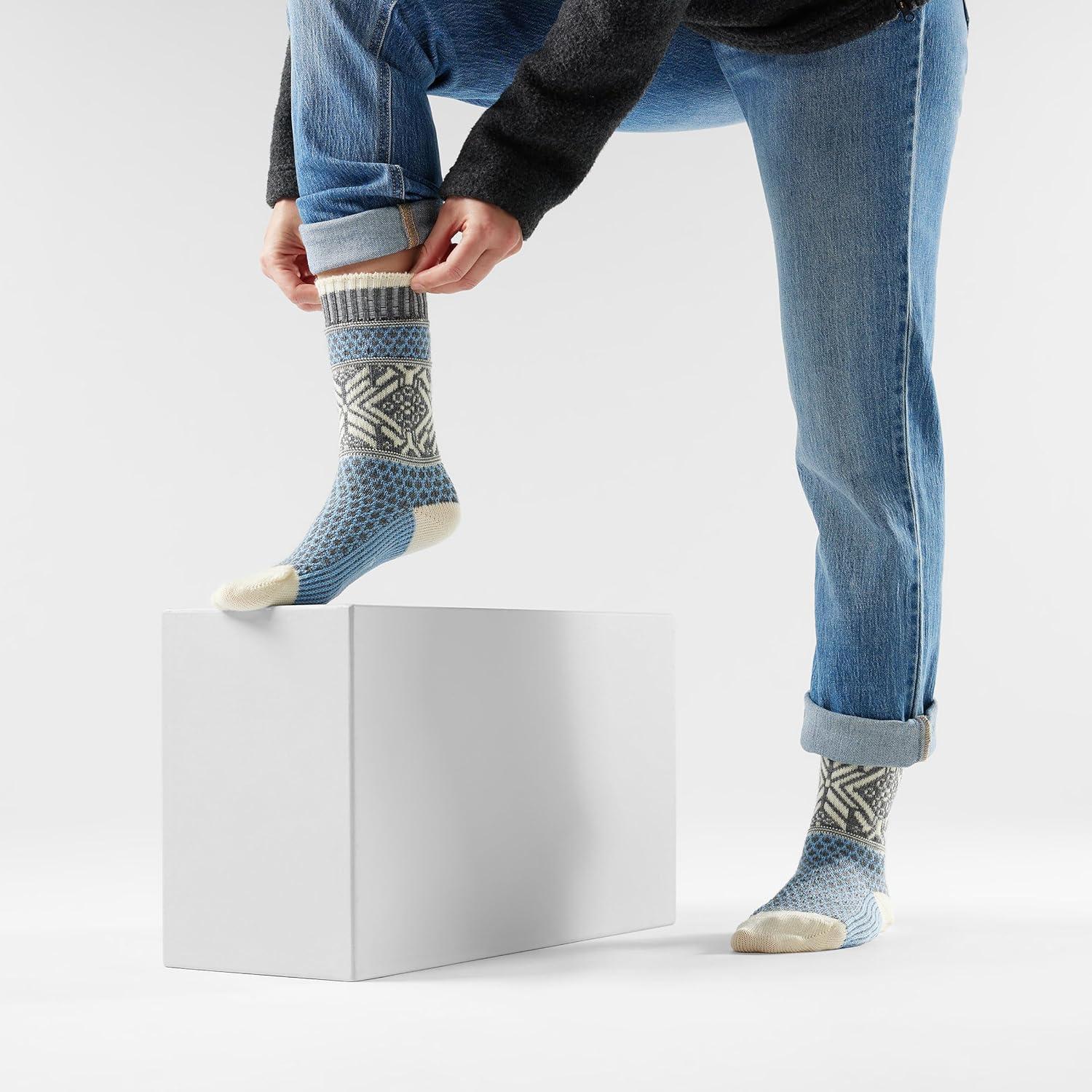 image:imageSmartwool Womens Everyday Cozy Popcorn Snowflake Crew SocksSerene Blue
